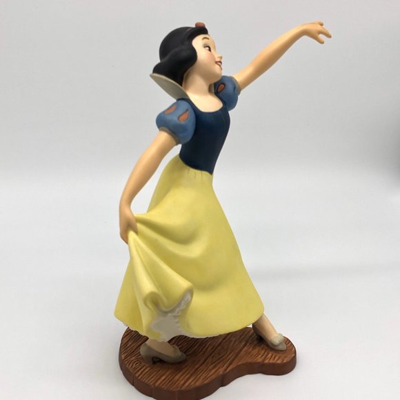 Disney Snow White THE FAIREST ONE OF ALL Figurine - Picture 4 of 6